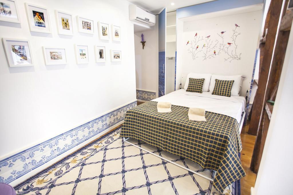 Typical Bairro Alto Apartment リスボン エクステリア 写真