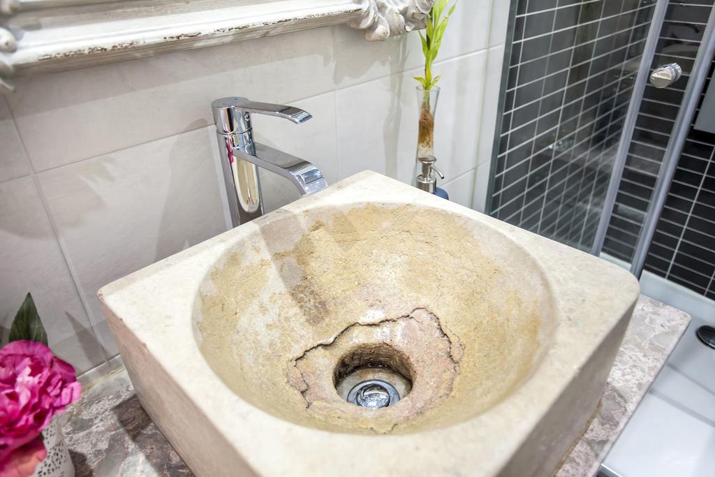 Typical Bairro Alto Apartment リスボン エクステリア 写真