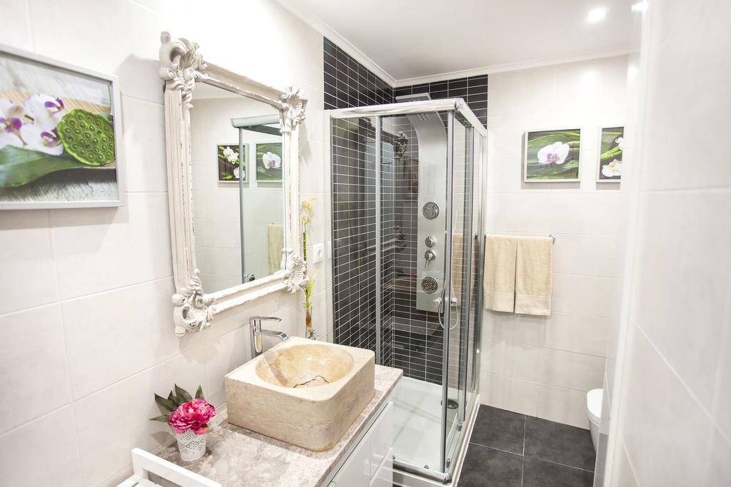Typical Bairro Alto Apartment リスボン エクステリア 写真
