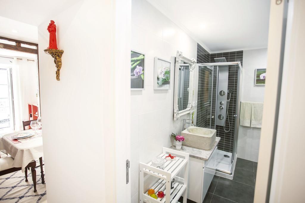Typical Bairro Alto Apartment リスボン エクステリア 写真