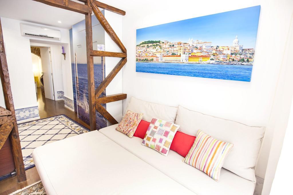 Typical Bairro Alto Apartment リスボン エクステリア 写真