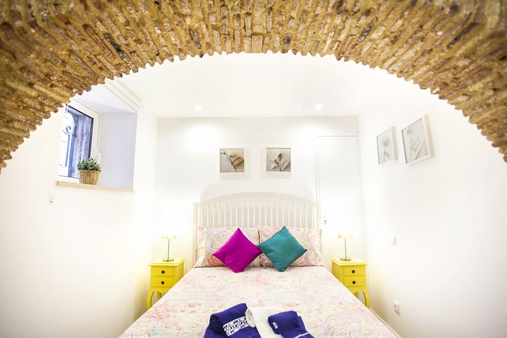 Typical Bairro Alto Apartment リスボン エクステリア 写真