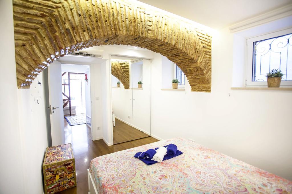 Typical Bairro Alto Apartment リスボン エクステリア 写真