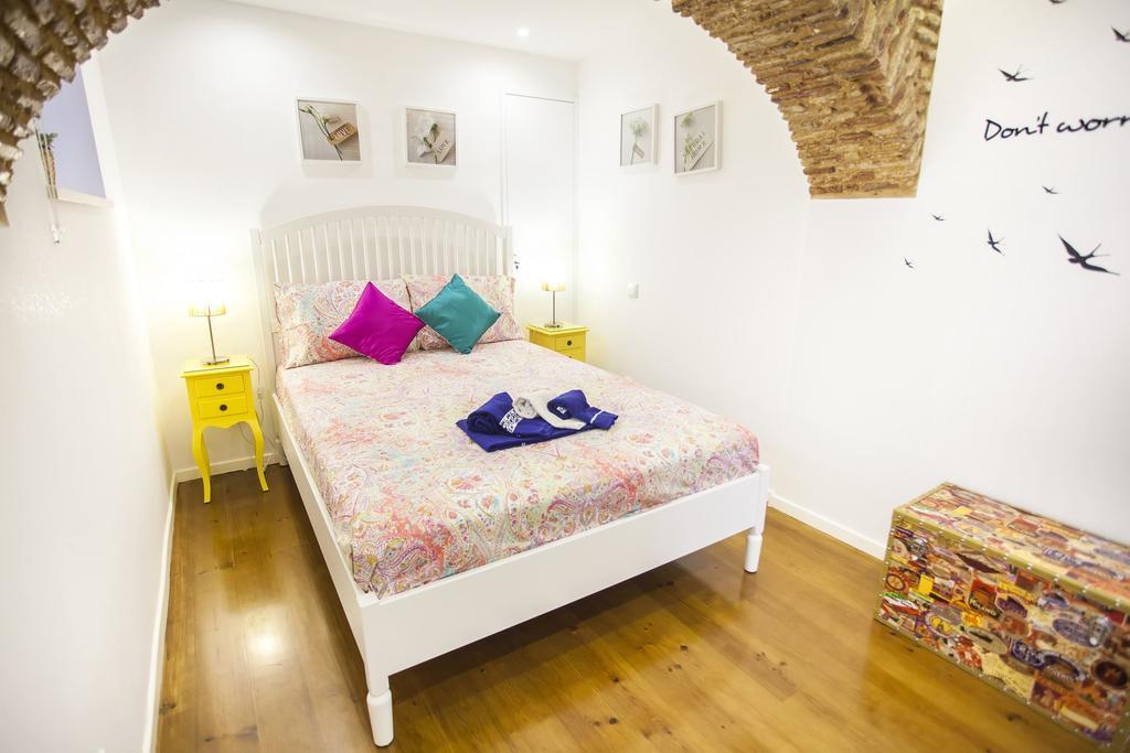 Typical Bairro Alto Apartment リスボン エクステリア 写真